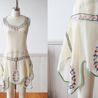 1920s Hand Embroidered Ruffle Apron | Vintage 20s Art Deco Fancy Apron 