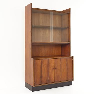 Lane Acclaim Walnut and Oak Dovetail China Display Cabinet - mcm 
