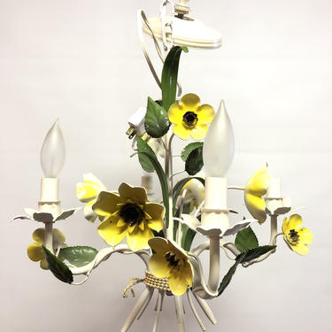 Vintage Floral chandelier with 4 bulbs has plug
