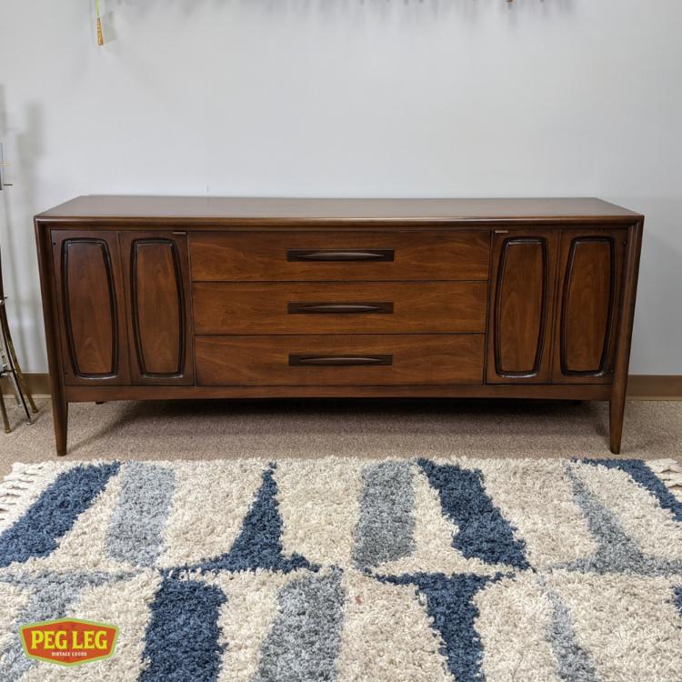 Mid-Century Modern walnut 9-drawer dresser from the 'Emphasis' collection by Broyhill