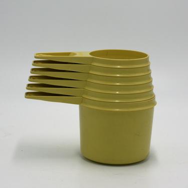 vintage Tupperware harvest gold measuring cups set of six 