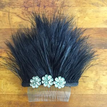 Bespoke hair comb | Vintage 20s black feathers 50s rhinestone button flowers comb 
