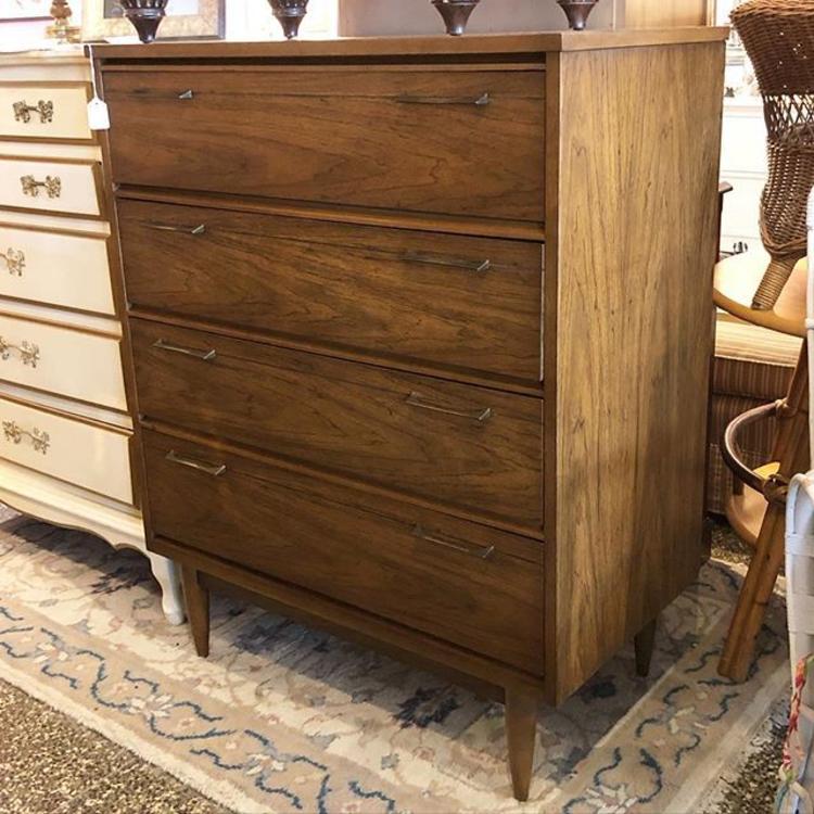                   MidCentury Chest of Drawers!