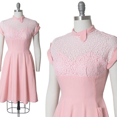Vintage 1950s Dress | 50s Light Pink Lace Linen Sweetheart Neckline Full Skirt Dress with Pockets (medium) 