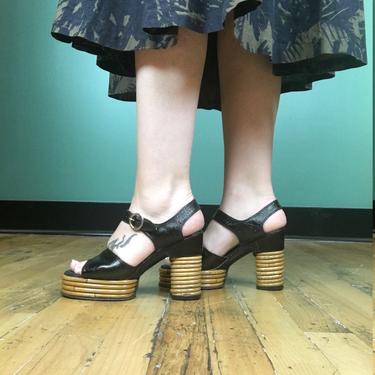 1970s platform shoes, bamboo shoes, vintage 70s shoes, black patent leather, 7 1/2, tiki shoes, 70s does 40s, 1940s style shoes, stacked 