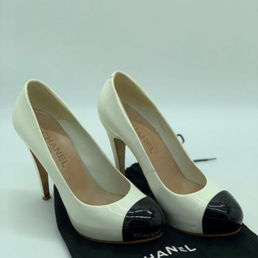 Chanel Shoe Size 39.5 White & Black Pumps