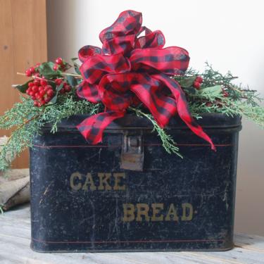 Antique bread and cake tin / cake safe / tin bread box / black cake box / rustic farmhouse kitchen decor / tin storage pantry box / tinware 