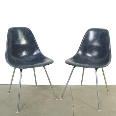 Eames Shell Chair Herman Miller Navy Blue Pair of Fiberglass Shell Chairs on H base 