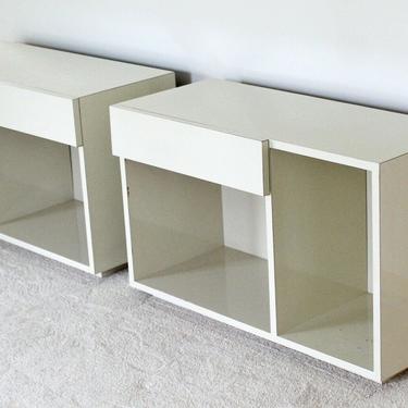 Contemporary Modern Pair of White Lacquer Nightstands End Tables w Drawers 1990s 