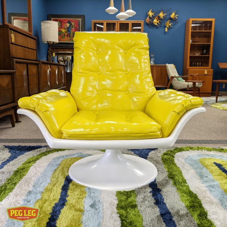 Mid-Century Modern molded plastic swiveling lounge chair in the style of Morris Futorian