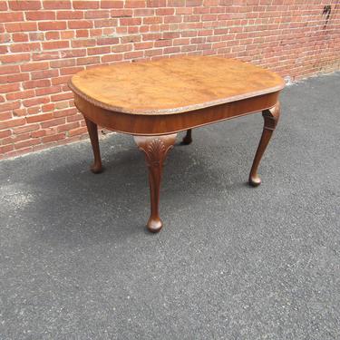 English 1900s Queen Anne Style Burr Walnut Dining Table 