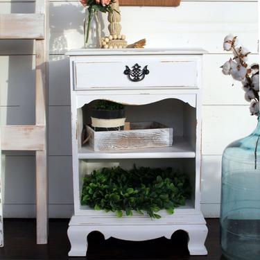White End Table \/ Nightstand \/ Accent Table
