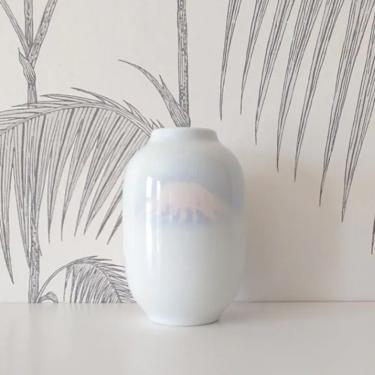 Vintage Vase, Fukagawa, Mount Fuji, White Glaze, made in Japan, circa 60's 