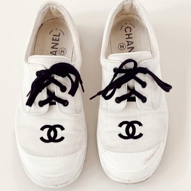 Vintage CHANEL CC Logos White Black Fabric Sneakers Trainers Tennis shoes eu 38 us 7 - 7.5 