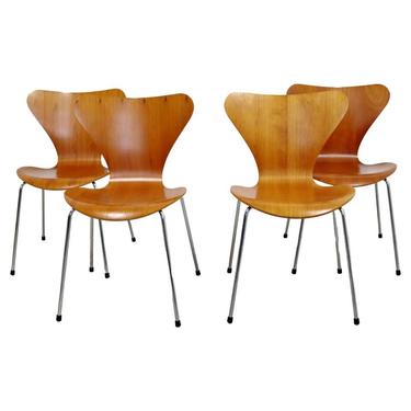 Modernist Jacobsen for Fritz Hansen Set of 4 Series 7 Side Dining Chairs Denmark 