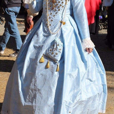 blue tudor dress Light Sky Blue Retro Tudor Dress Costumes Women's Floral Print Polyester Dress Gothic Marie Antoinette Costume 18th Century Costume