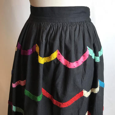 Vintage 50’s patio skirt~ embroidered black Rainbow colorful~ scalloped edge~ semi circle skirt~ 1950s pinup rockabilly size 27” waist 