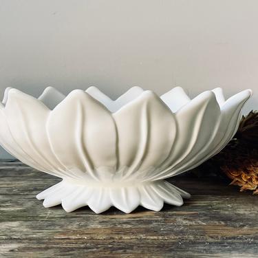 Milkglass Scalloped Bowl | Fenton White Milk Glass | Fruit Bowl | Decorative Bowl | Hobnail | Collectible White Glass | Vintage Decor 