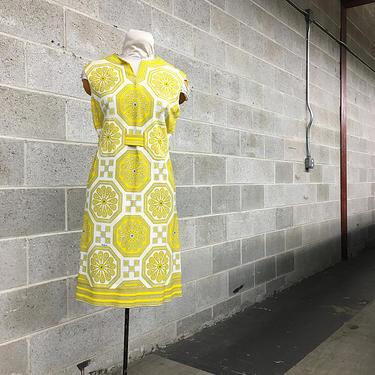 Vintage Hartly Westwood Dress Retro Boho Style Yellow + White Geometric Print Sleeveless + Below Knee with Zipper Back + Open Neck 