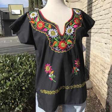 Oaxacan style Embroidered peasant blouse tunic~ lightweight colorful festive~ boho chic~ 1970’s size Med 