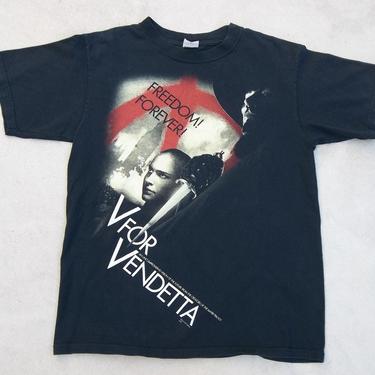Retro T-Shirt V for Vendetta Freedom! Forever! Medium 2000s  Distressed Faded Black Worn In Movie Promo 