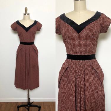 Vintage 1950s Dress 50s Cotton Day Dress Brown and Black Velvet Trim 