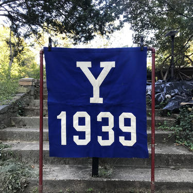 1939 YALE Banner Felt Vintage 20th Century College Collegiate Antique Art Wall Hanging History 