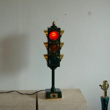 Vintage B&B Japan Barware Novelty &quot;Signal Light&quot; Standing Lamp w/ Switch ~ Bar Stop Light Green Open, Yellow Last Call, Red Bar Closed ~ VG 