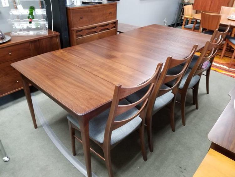 Mid-Century Modern fold out console / dining table expands to seat 10