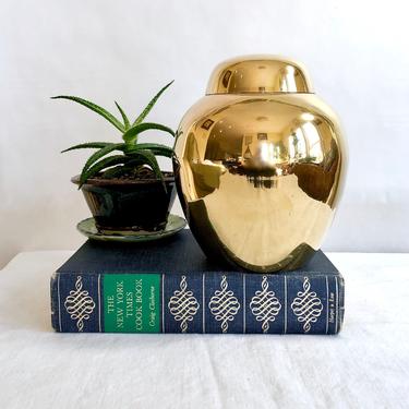 Vintage Brass Ginger Jar or Urn, Shelf Decor, 7 x 6 in - Boho Hollywood Regency Style, Gold, Brassware, Vase 