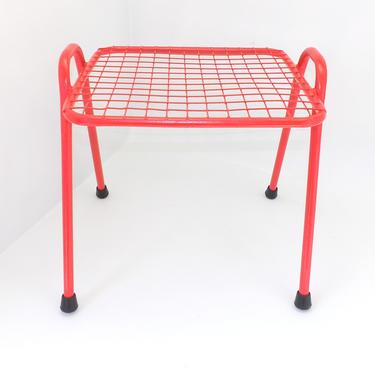Patio Table Mid Century Modern Red Wire Table Emu Italian Outdoor Furniture Metal Painted a Vibrant Retro Red Made in Italy Rio Style 