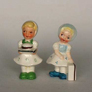 vintage ugacgo figurines girls with cake set of two 