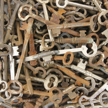 Assorted Antique Skeleton Keys 