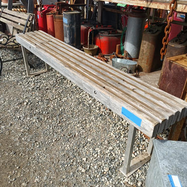 Slatted wood bench w/metal feet 80