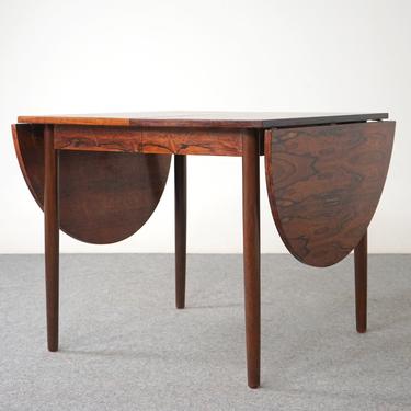 Danish Rosewood Extendable Dining Table - (320-085) 