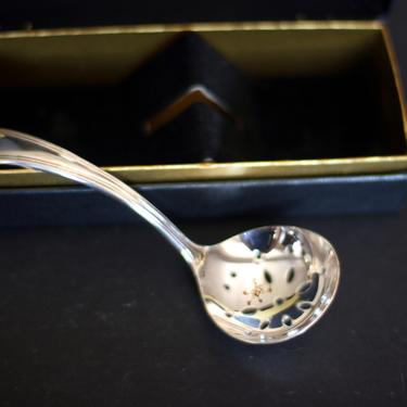 vintage Arthur Price of England sugar sifter/vintage sugar sifter spoon 