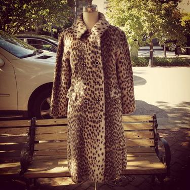 1960's leopard print plush coat.  #1960 s #mod coats #vintagecoats #wearablevintage #pollysuesvintageshop