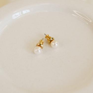 gold dainty pearl studs, gold pear studs, gold pearl earring, small pearl studs, tiny peal earring, gift for her, bridesmaid, gold studs 