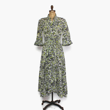 Vintage 50s Dressing Gown / 1950s Seersucker Cotton Tropical Print Belted Robe 