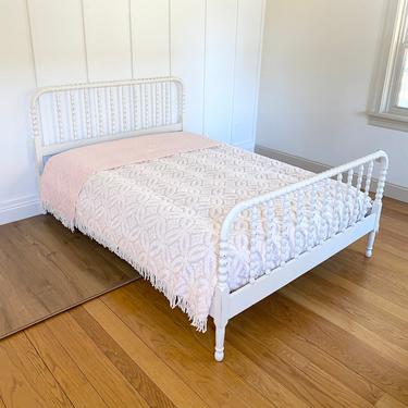 NEW - Vintage White Jenny Lind Full Size Bed 