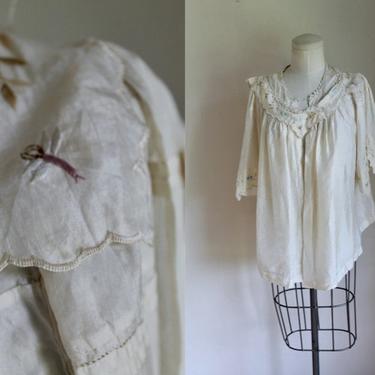 Vintage 1920/30s Ivory Silk Embroidery Bed Jacket / one fits many 
