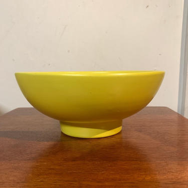 Vintage Mid Century Modern Haeger Pottery Matte Yellow Pedestal Bowl 