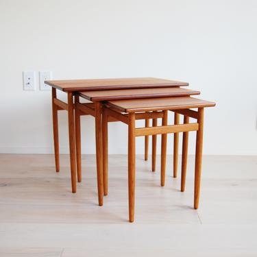 Scandinavian Modern Teak and Oak Nesting Tables Tove and Edvard Kindt-Larsen for Original Seffle Made in Sweden 