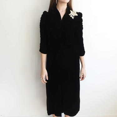 Vintage 30s Black Silk Velvet Dress with Lace Applique/ Gathered Ruched Sleeves/Size Medium 