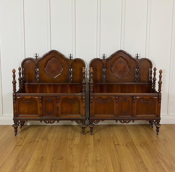 Rare Matching Twin Beds Depression Era, Antique Twin Beds