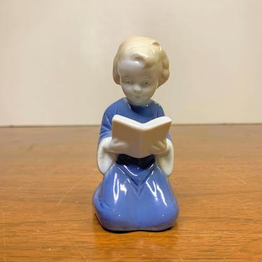 Vintage Metzler Ortloff Kneeling Child Reading Figurine 7199 
