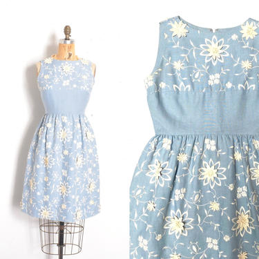 Vintage 1960s Dress / 60s 3-D Floral LInen Mini Dress / Blue White ( small S ) 
