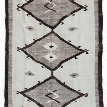 Antique Navajo Transitional Rug - Geometric Design. Ganado Region. c. 1920s - 7 x 4.5ft / 81 x 53 in / 205 x 137cm 