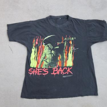 Vintage T-Shirt 1990s  Alien 3 SyFy Hollywood Movie Collectors Medium Faded Black Distressed Destroyed Grunge Tee 