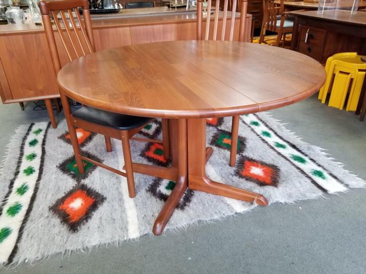 Danish Modern round teak dining table with one 20"leaf